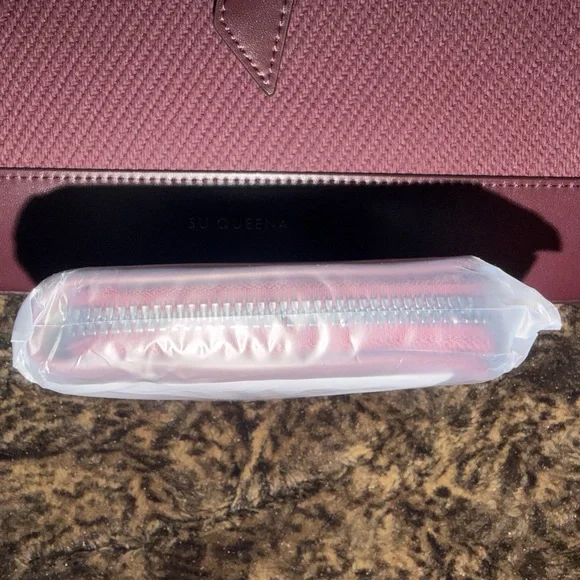 Su Queena Structured Tote Bag in Deep Burgundy - Picture 9 of 9